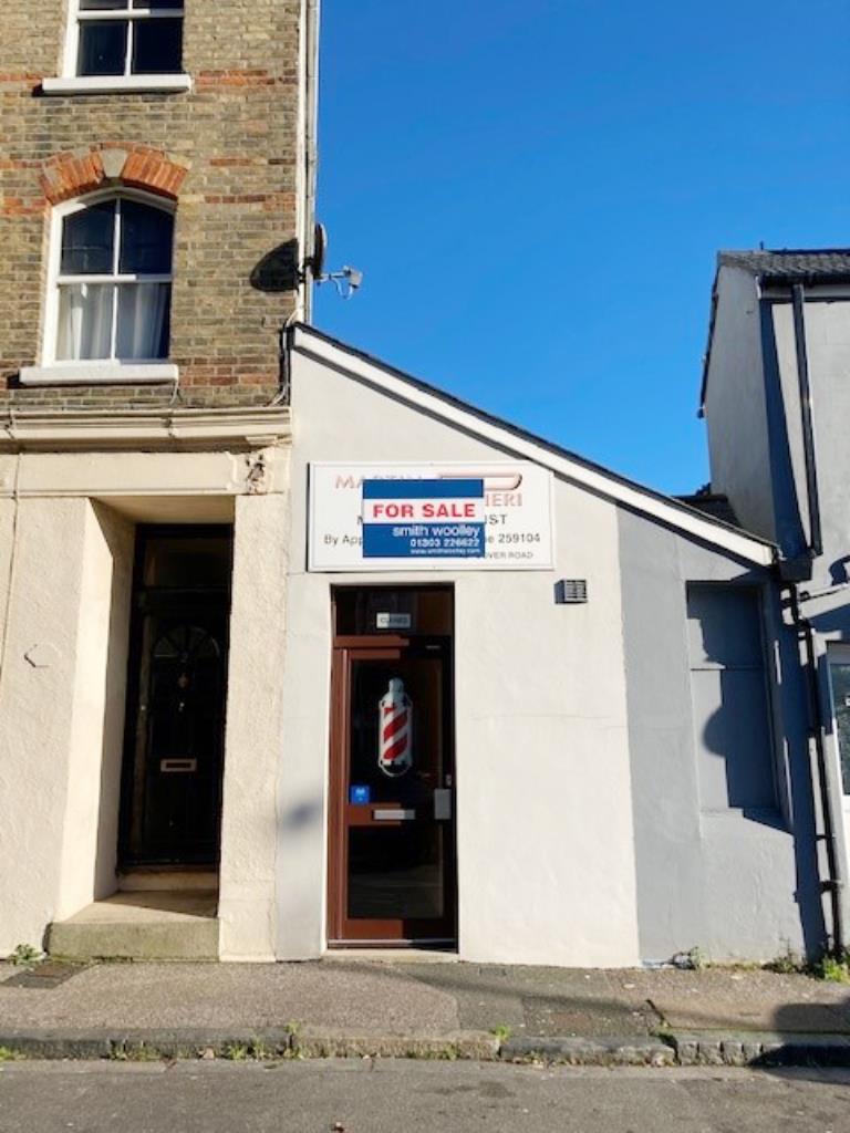 Lot: 30 - FREEHOLD FORMER BARBER'S PREMISES -